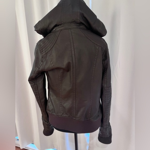 Kids jacket for fall or spring size medium - Picture 3 of 4